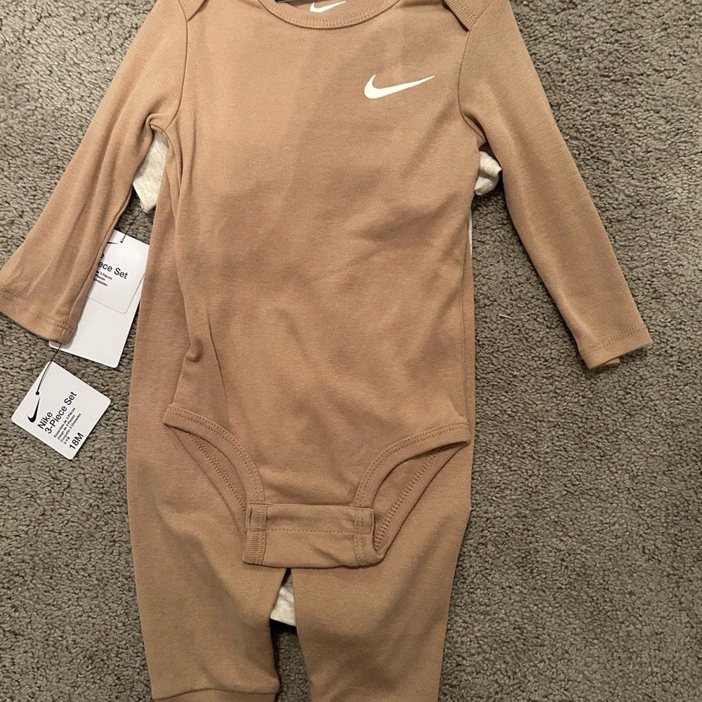 ✅ NWT Nike Baby 3-Piece Bodysuit & Pants Set 18M Hemp Neutral Tan - Picture 6 of 10